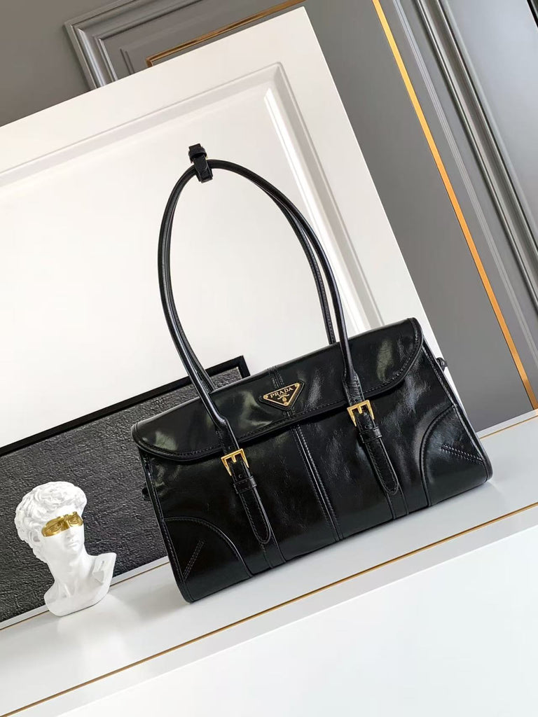 Medium Leather Shoulder Bag