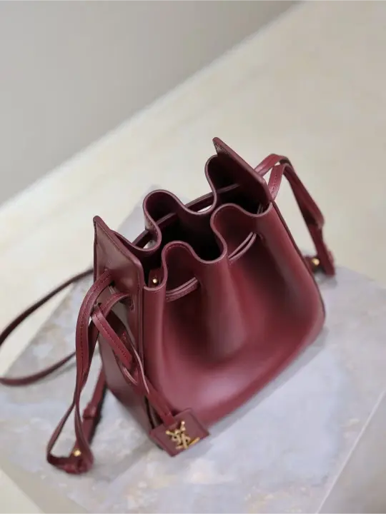 bucket bag in leather