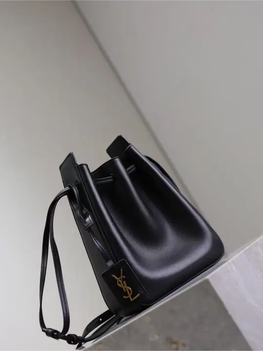 bucket bag in leather