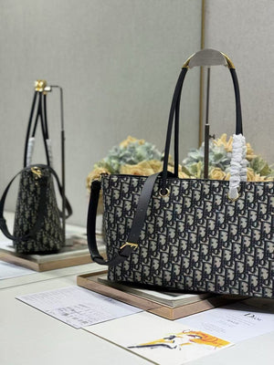 Toujours handbag