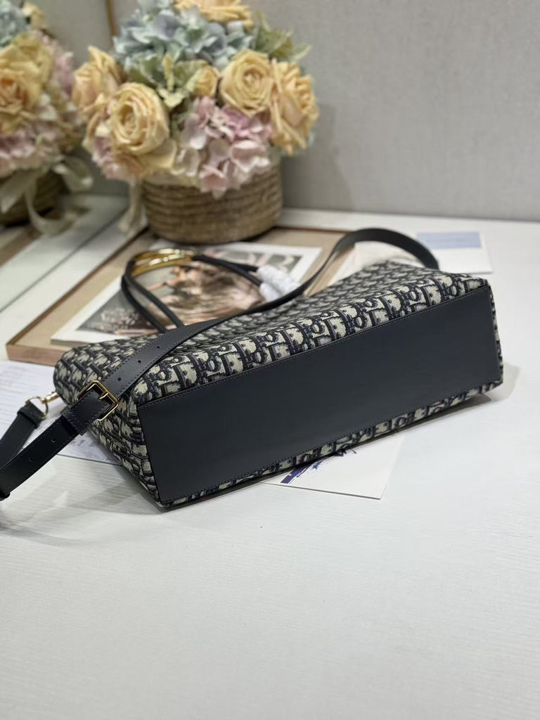 Toujours handbag