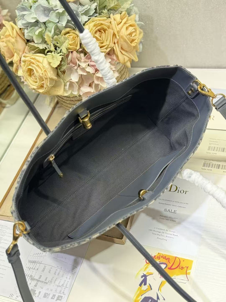 Toujours handbag