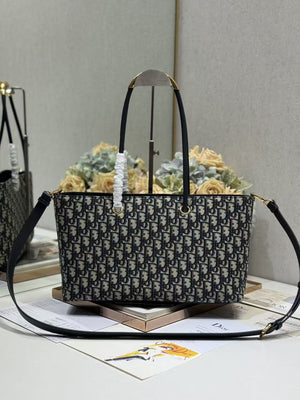 Toujours handbag