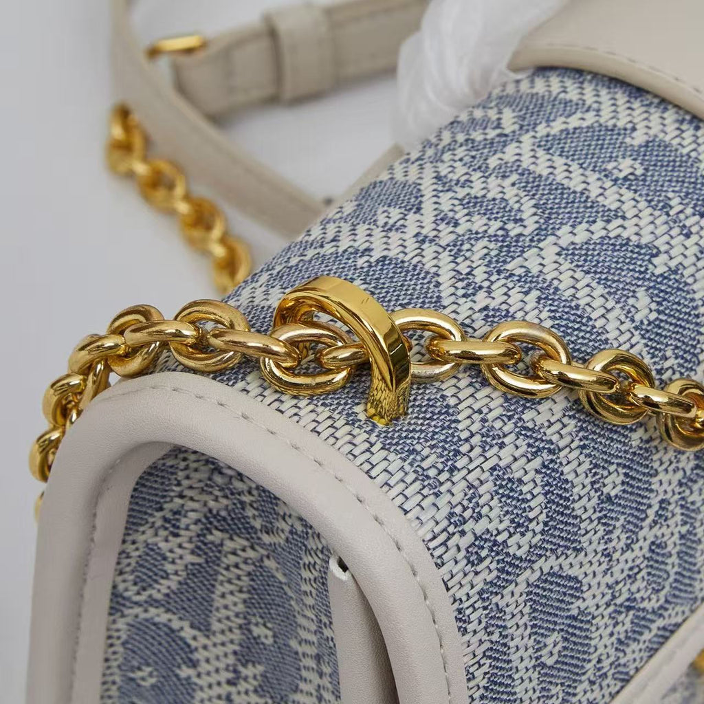 30 Montaigne East-West chain bag