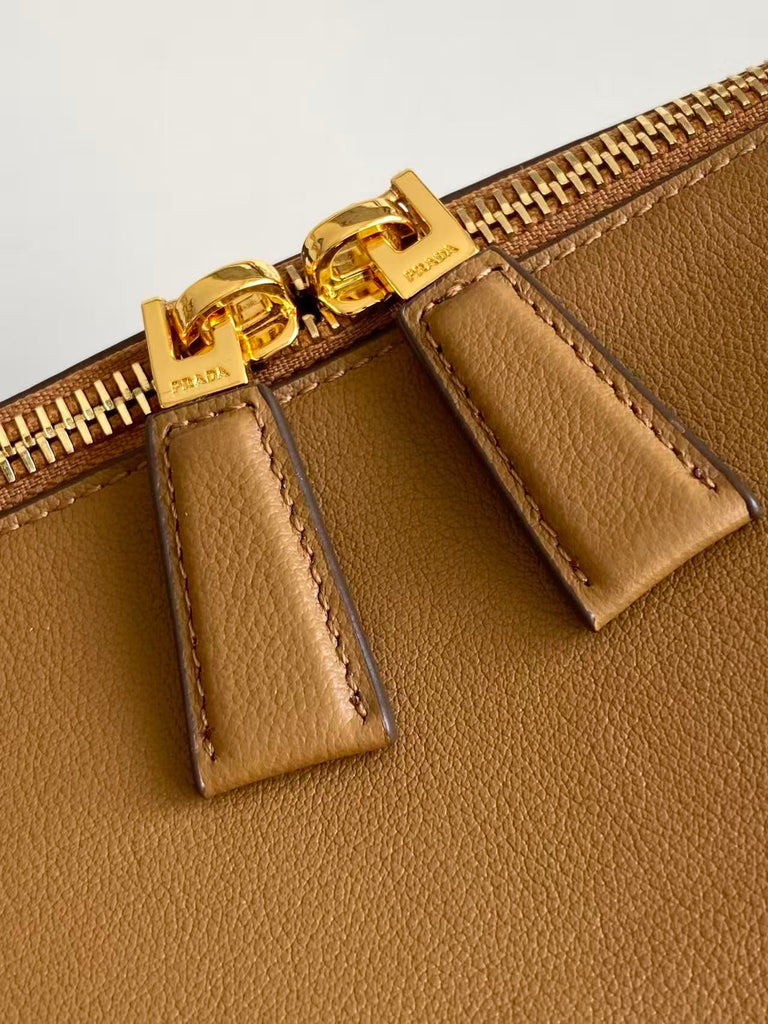 Darling medium leather shoulder bag