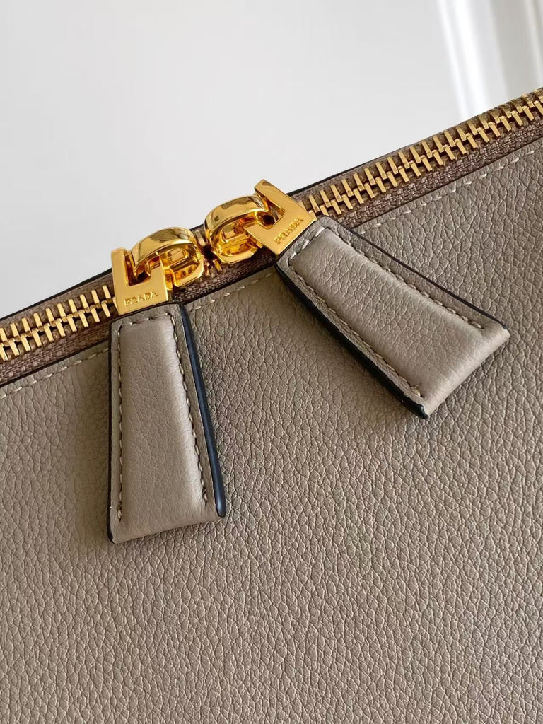 Darling medium leather shoulder bag
