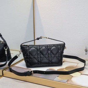 TRAVEL NOMAD Clutch