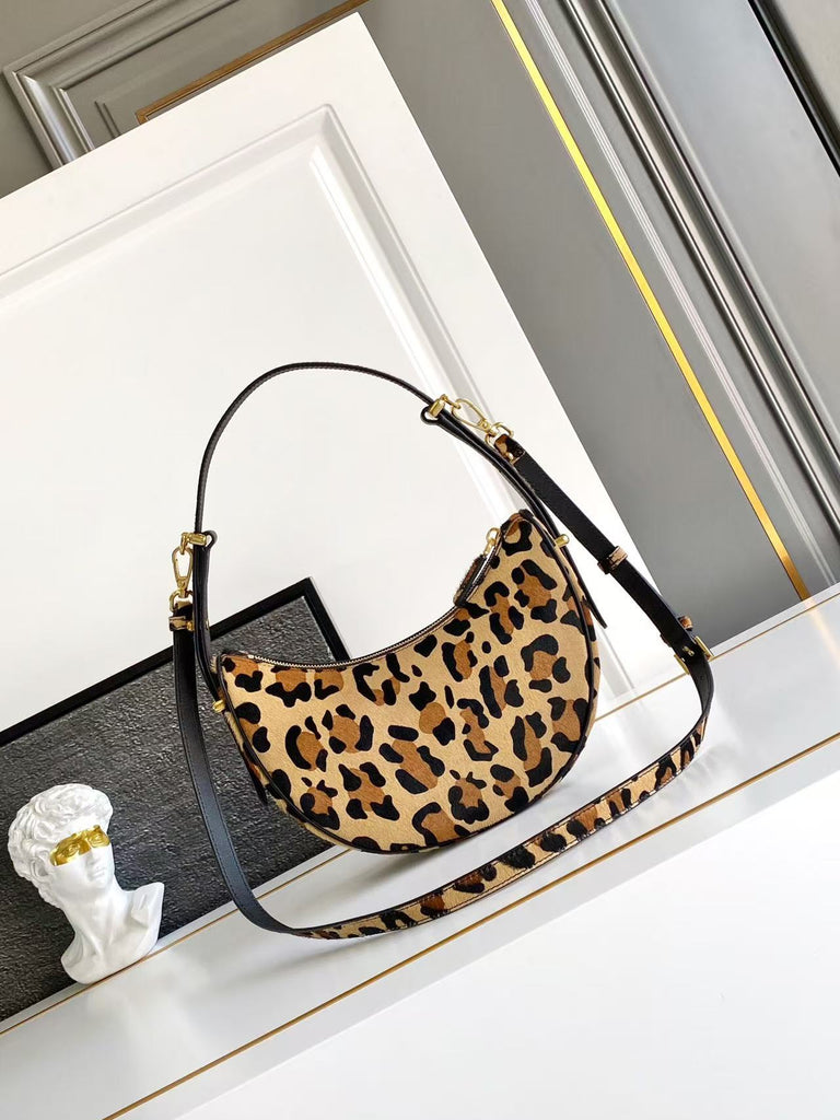 Arqué Leather Shoulder Bag