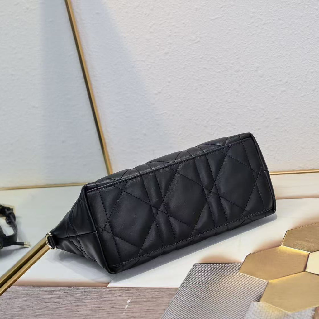 TRAVEL NOMAD Clutch