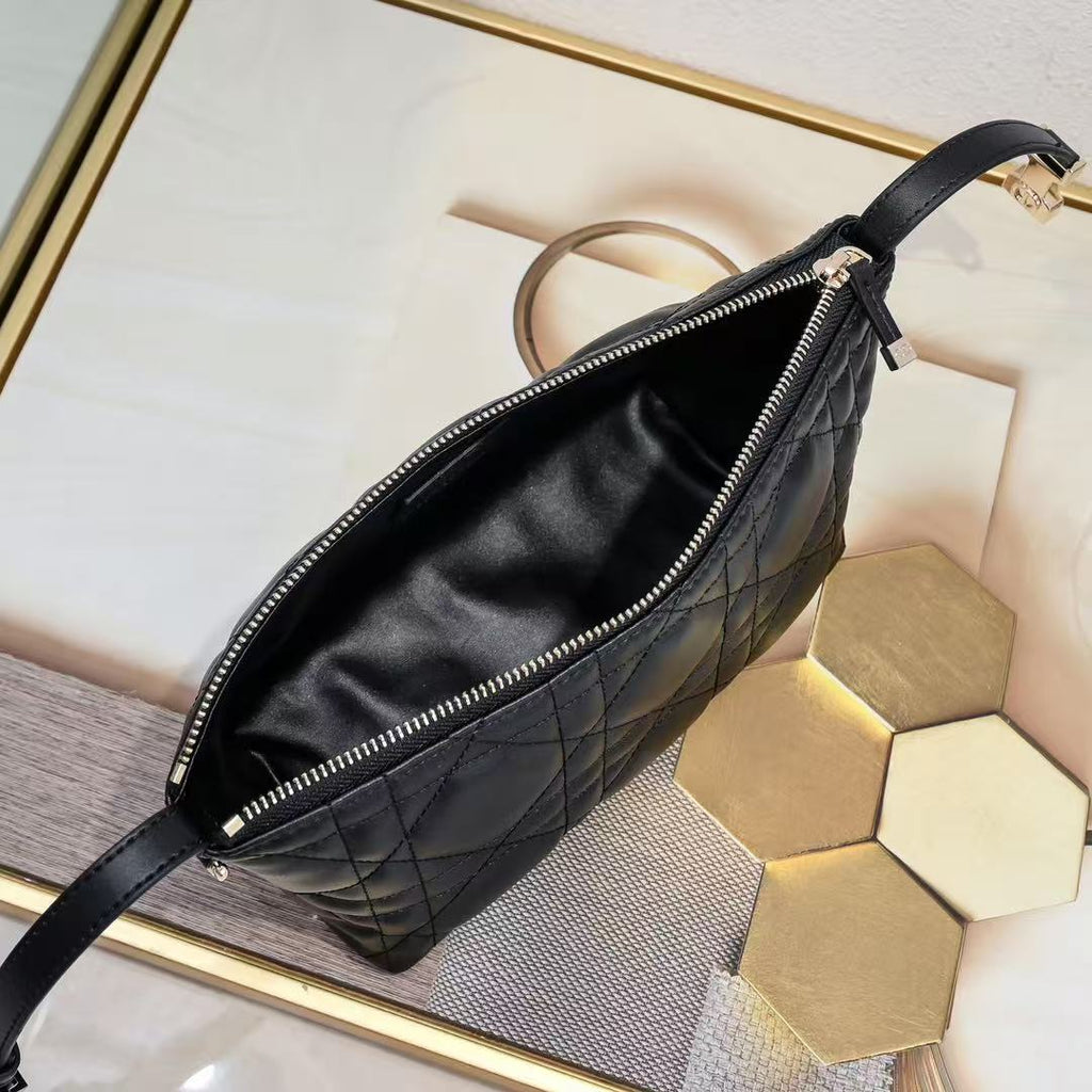 TRAVEL NOMAD Clutch