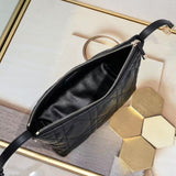 TRAVEL NOMAD Clutch
