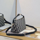 TRAVEL NOMAD Clutch