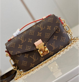 Petite Malle handbag