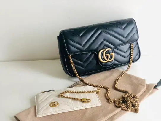 GG Marmont Medium Shoulder Bag