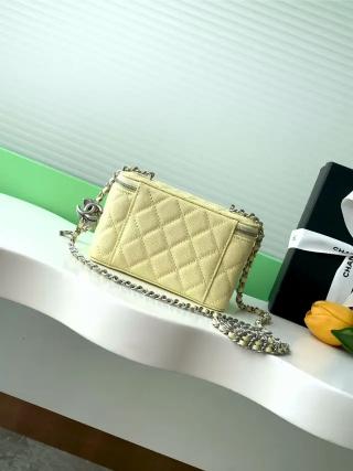 Vanity Case with Chain