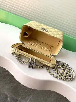 Vanity Case with Chain