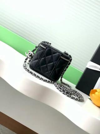 Small Vanity Case with Chain