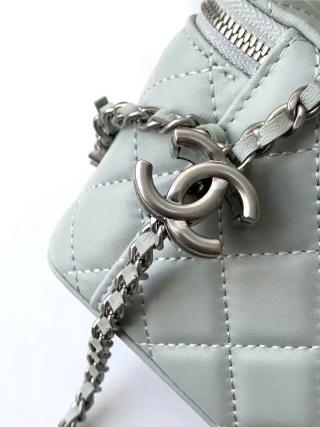 Vanity Case with Chain