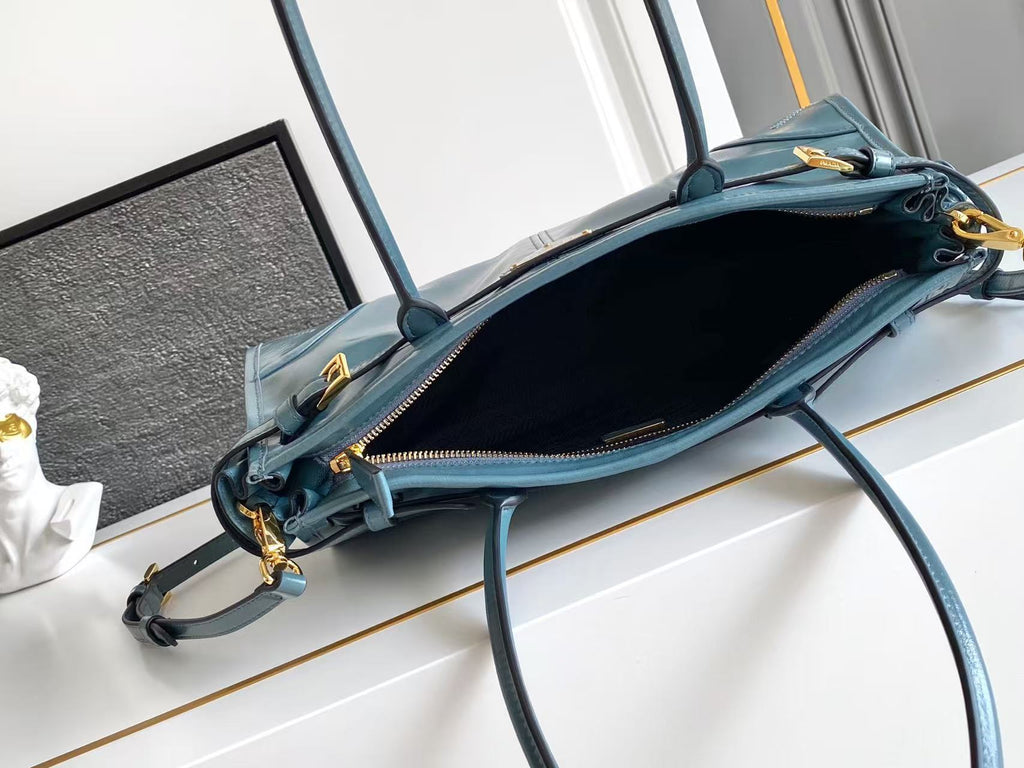 Bonnie medium leather handbag