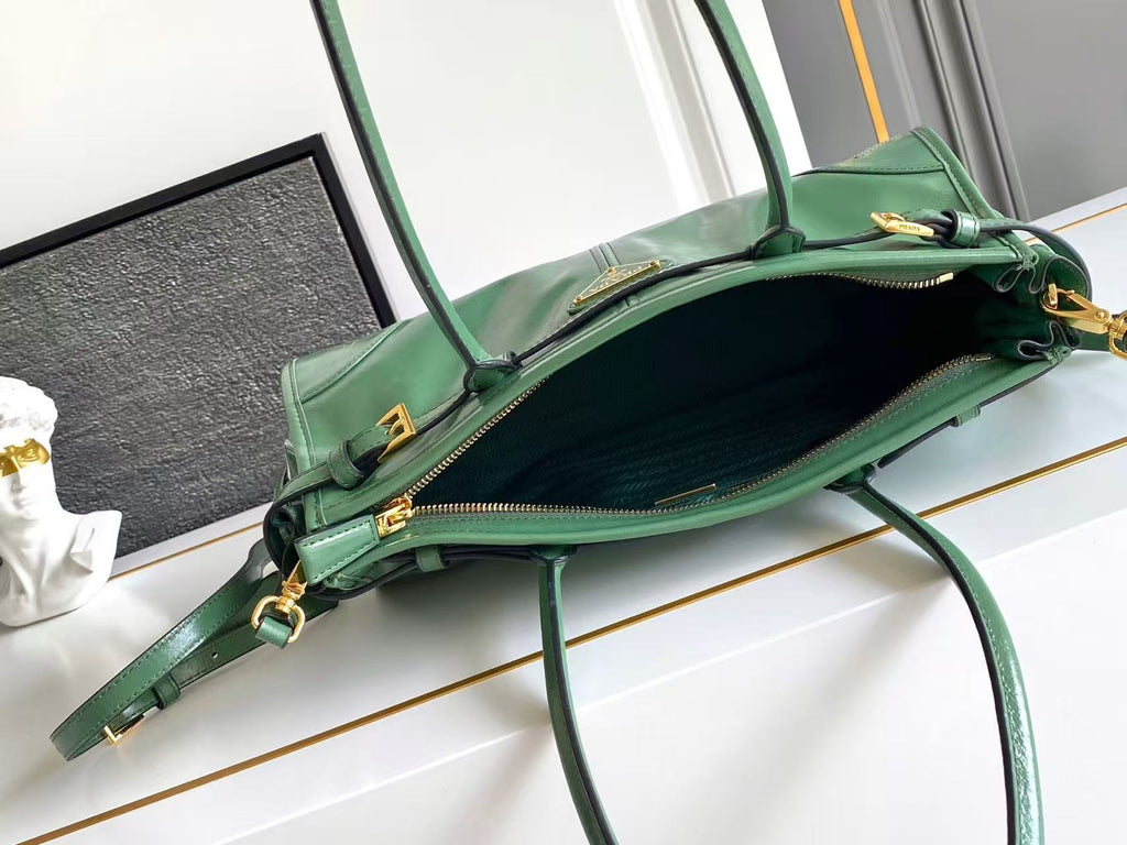Bonnie medium leather handbag