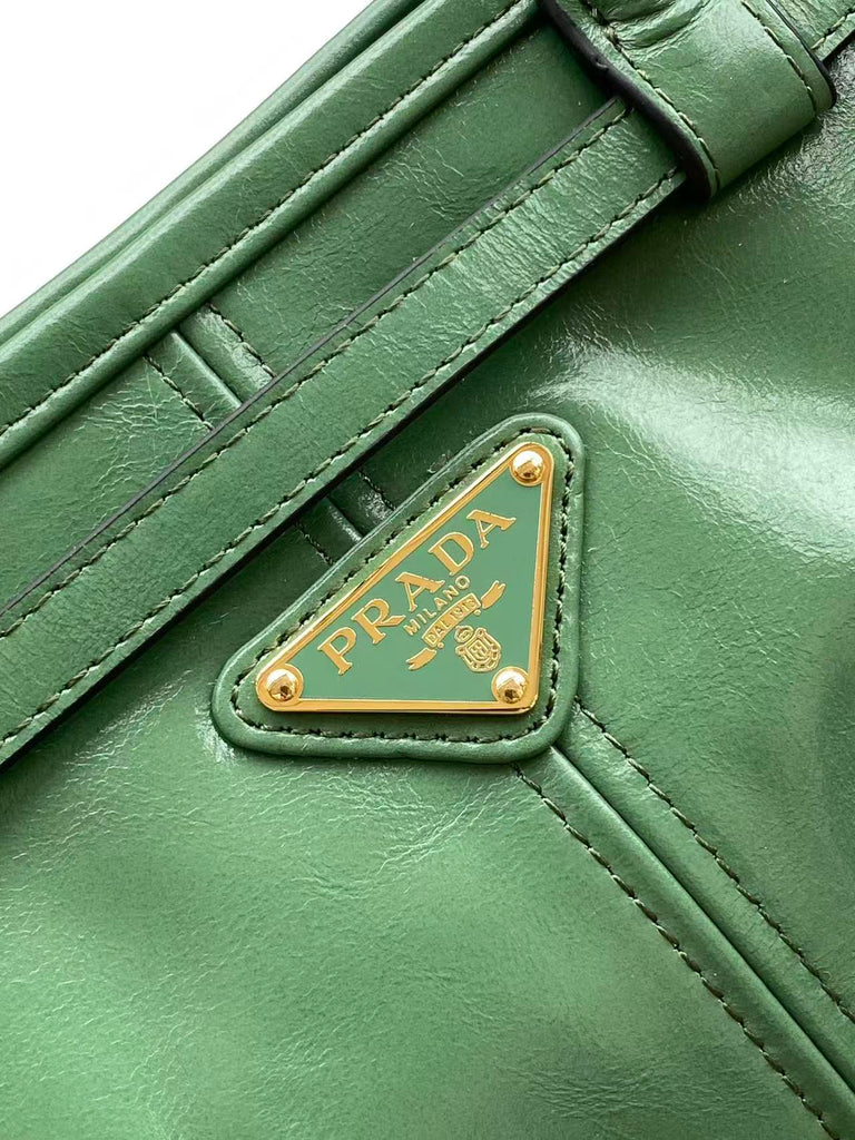 Bonnie medium leather handbag