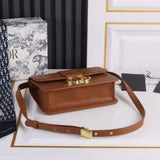 30 Montaigne Flap Bag