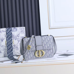 30 Montaigne Flap Bag