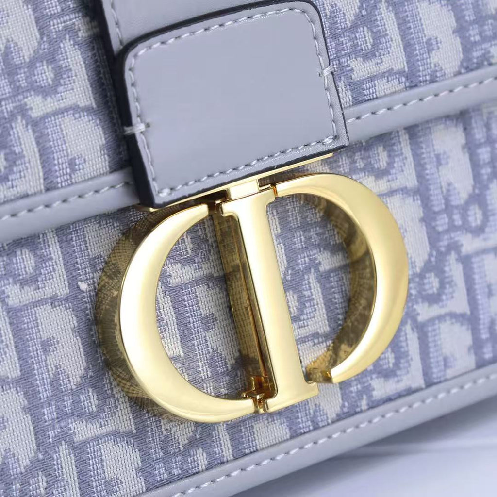 30 Montaigne Flap Bag