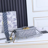 30 Montaigne Flap Bag