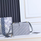 30 Montaigne Flap Bag