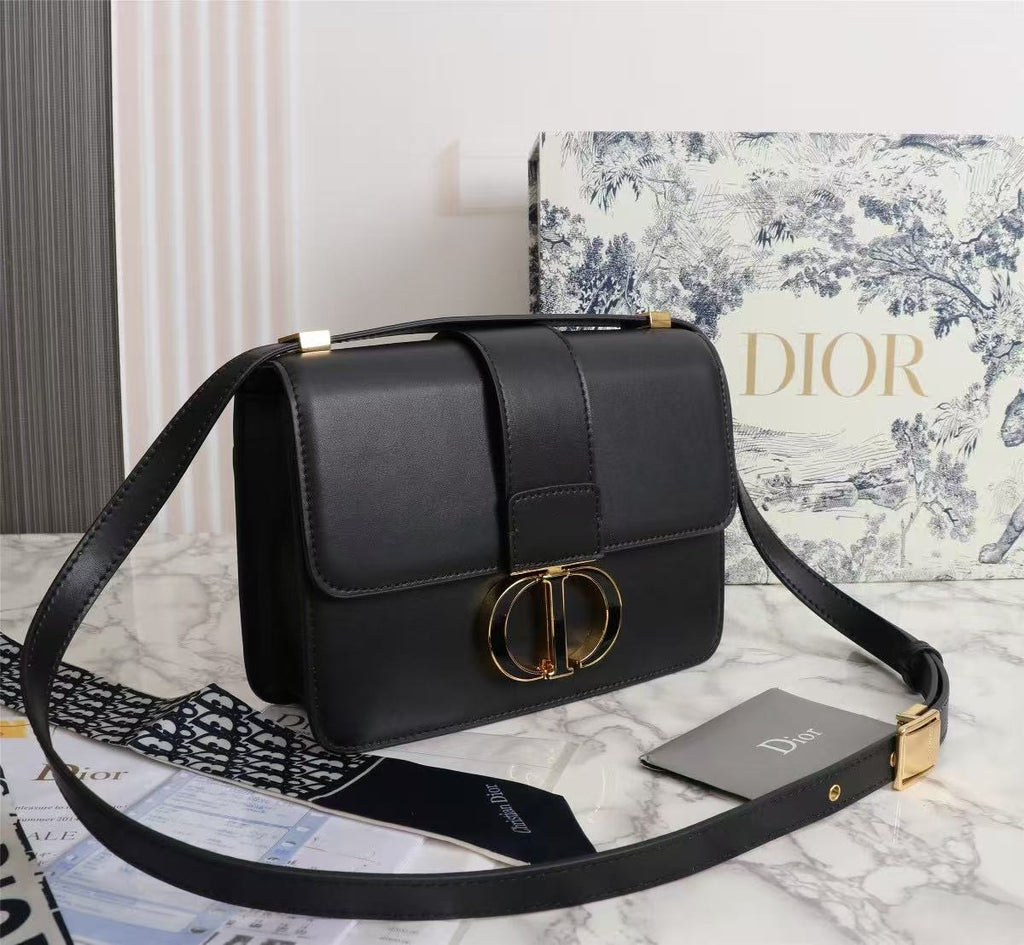 30 Montaigne Flap Bag
