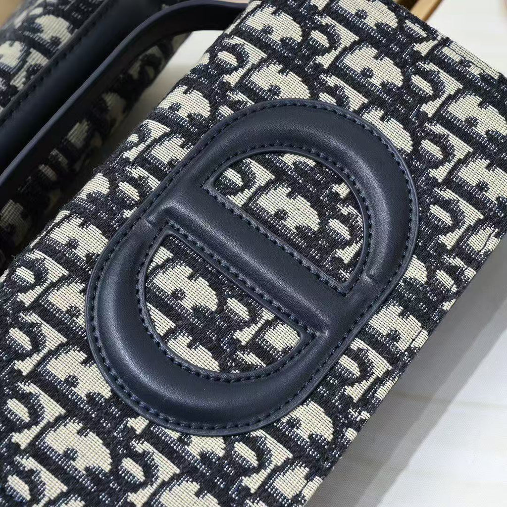 signature mini chain bag