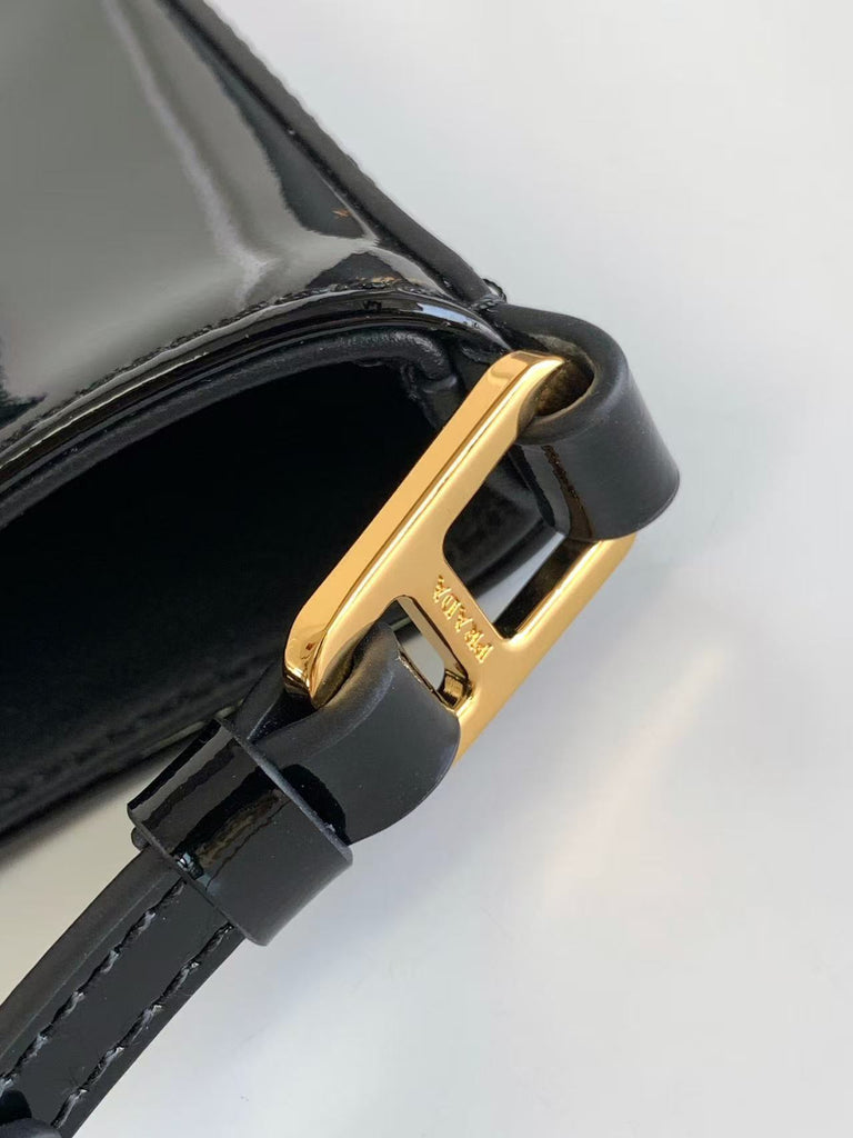 Patent leather underarm bag