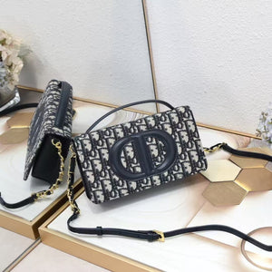 signature mini chain bag