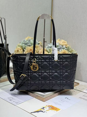 Toujours handbag