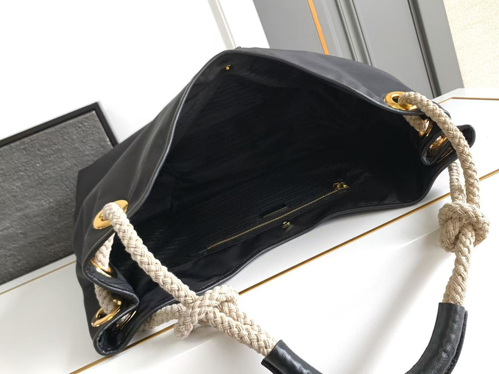 Nylon tote bag