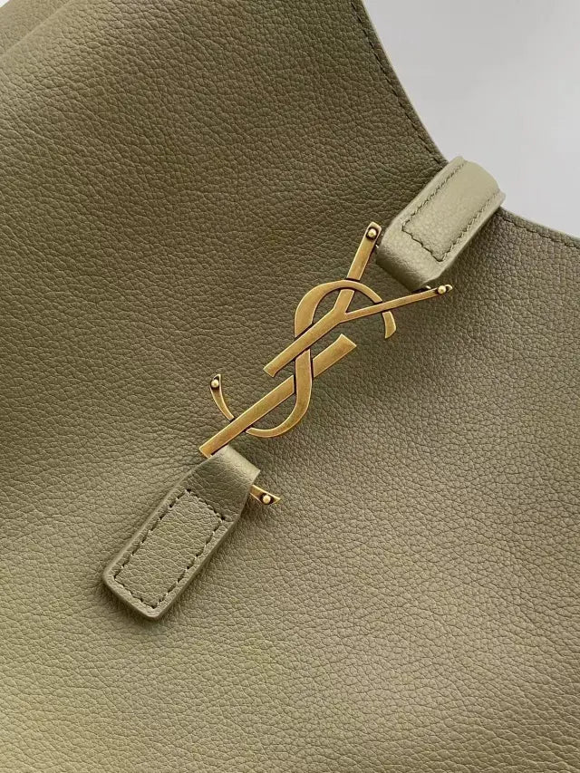 LE 5 À 7 Large Smooth Leather Soft Bag