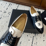 Women's Black and White Two-Tone Patent Leather Lace-Up Oxford/Derby Shoes| G34083