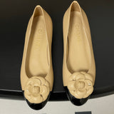Women's Beige Leather Camellia Color-Block Ballet Flats |G45494