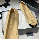 Women's Beige Leather Camellia Color-Block Ballet Flats |G45494