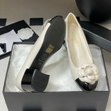 Women's Off-White Leather Camellia-Embellished Chunky Heel Pumps |G45494