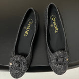 Women's Dark Grey Denim Diamond-Quilted Camellia Chunky Heel Pumps |G32166