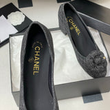 Women's Dark Grey Denim Diamond-Quilted Camellia Chunky Heel Pumps |G32166