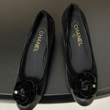 Women's Black Camellia Velvet and Leather Block Heel Pumps |G32913