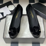 Women's Black Camellia Velvet and Leather Block Heel Pumps |G32913