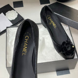 Women's Black Camellia Velvet and Leather Block Heel Pumps |G32913