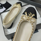 Women's Off-White Lambskin Chain-Detailed Two-Tone Chunky Heel Pumps |G47191