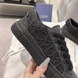 B33 Men's Black Smooth Calfskin Leather Sneakers with Black Oblique Embossed Embroidery| 3SN303ZYQ_H900