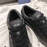 B33 Men's Black Smooth Calfskin Leather Sneakers with Black Oblique Embossed Embroidery| 3SN303ZYQ_H900